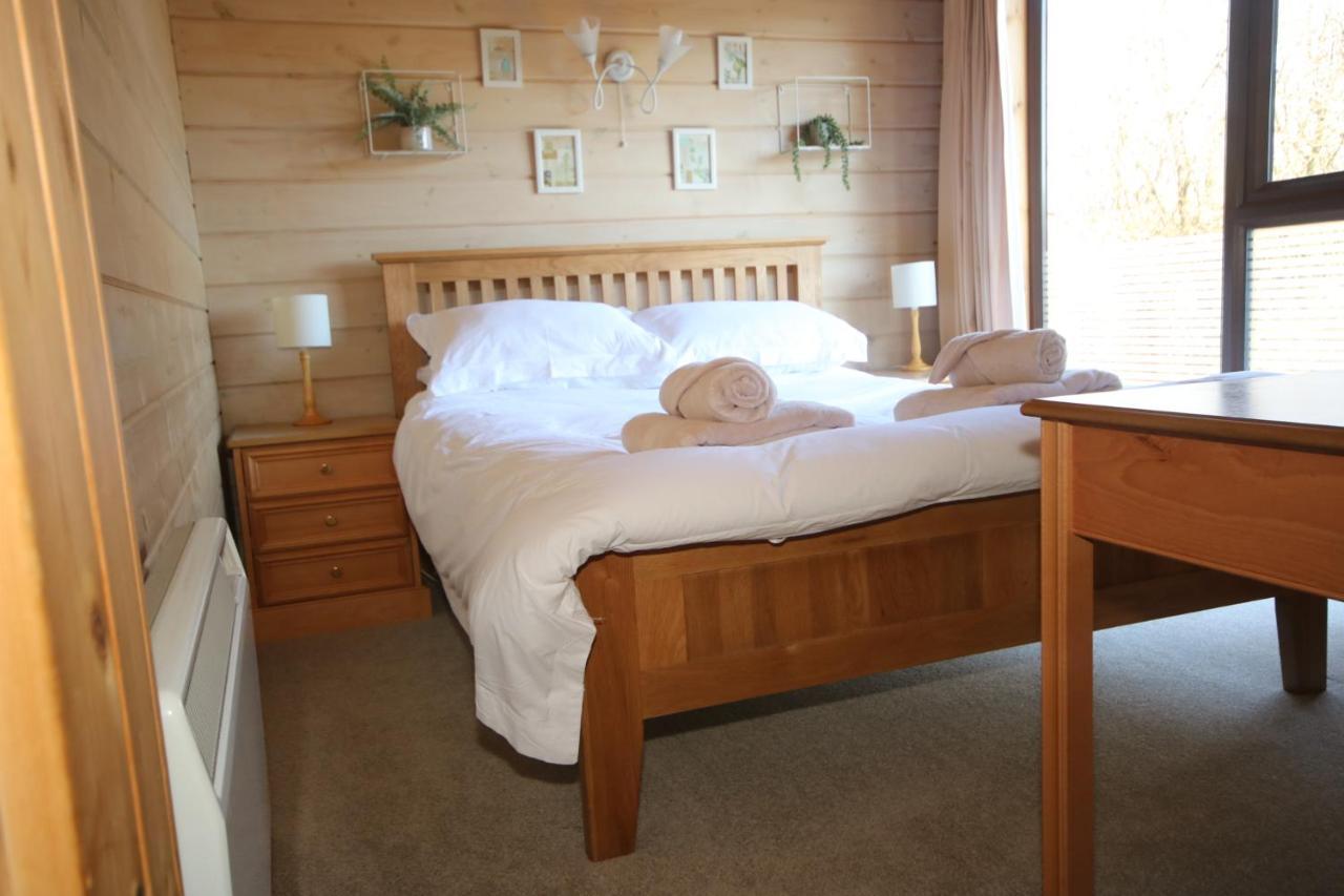 Hartland Hideaway Lodge Woolfardisworthy  Экстерьер фото