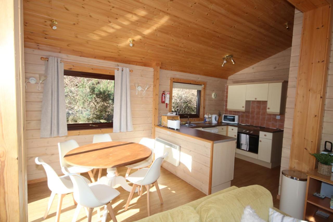 Hartland Hideaway Lodge Woolfardisworthy  Экстерьер фото